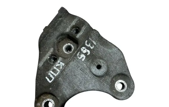 Peugeot 208 I Gearbox mounting bracket 9684812280