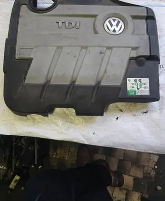 Volkswagen Tiguan Engine cover (trim) 03L103925