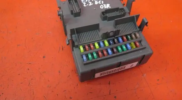 Renault Espace IV Fuse module 8200004201E 8200283815 518837018