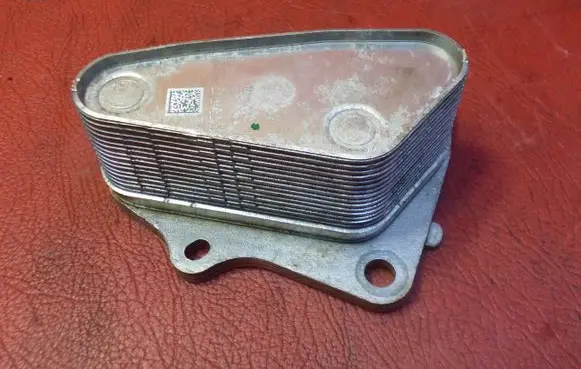 Opel Meriva B Engine oil radiator 12640136BA