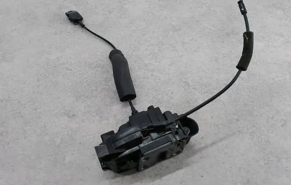 Renault Megane III Front door lock