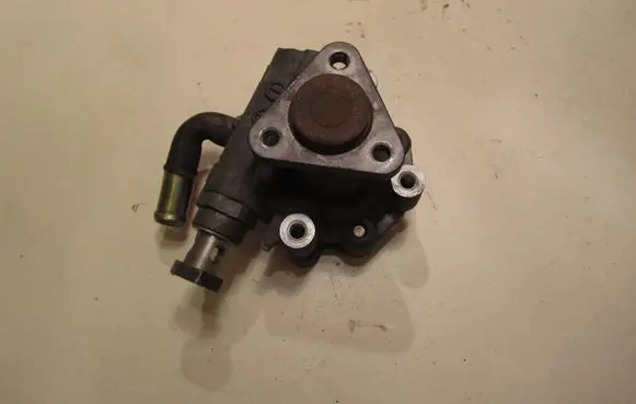 Audi A4 S4 B5 8D Power steering pump 8D0145156L 322560 008002