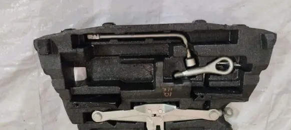 Toyota iQ Lift Jack 