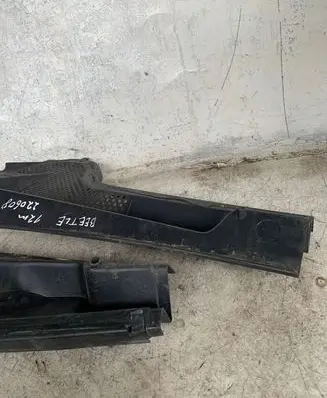 Volkswagen Beetle A5 Wiper trim