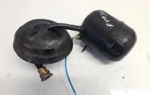 Vacuum air tank