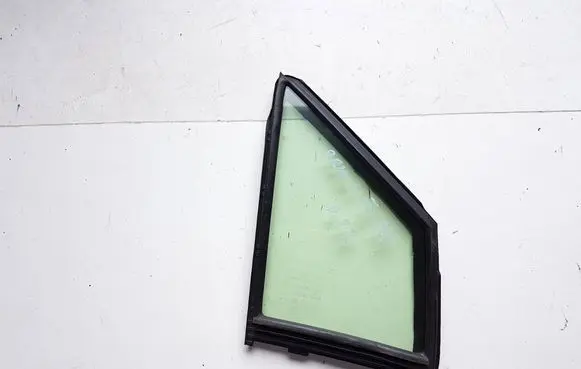 Toyota Prius (XW50) Front door vent window glass four-door 6821547010