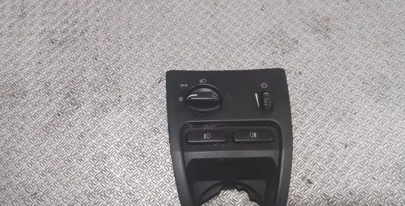 Volvo XC90 Light switch 8685450