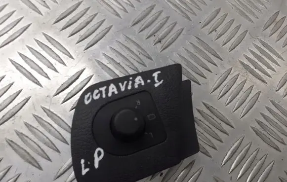 Skoda Octavia Mk2 (1Z) Quarter vent window switch 1U1867186C