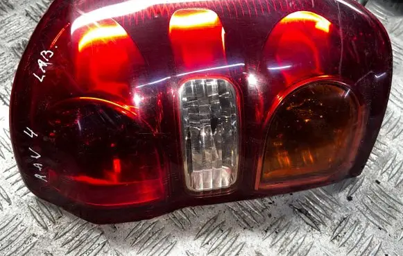 Toyota RAV 4 (XA20) Rear/tail lights