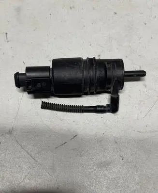 Volkswagen PASSAT B5 Windscreen/windshield washer pump 1K5955651 3122785 M806J0
