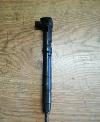 Skoda Fabia Mk2 (5J) Fuel injector 28231462 WYD77USTU1 1984EG15R64