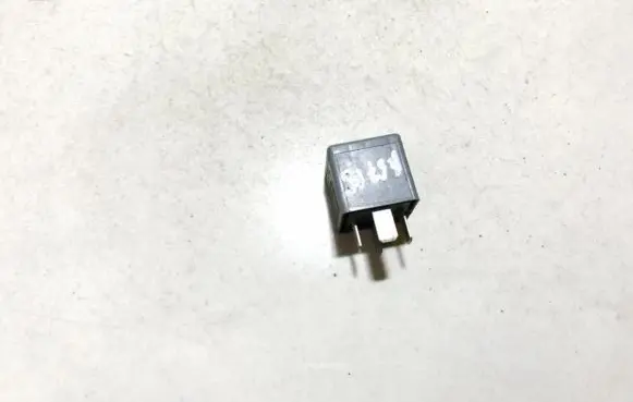 Volkswagen PASSAT B5 Other relay 8d0951253a v23134b52x301
