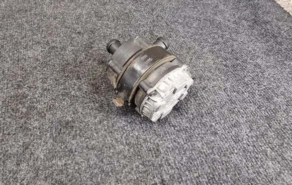 Volkswagen PASSAT B8 Electric auxiliary coolant/water pump 04L965567