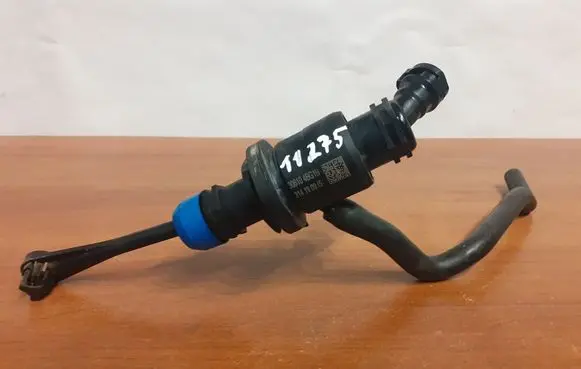 Nissan Qashqai Clutch slave cylinder 11275 306104BG1B