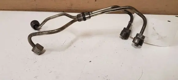 Volvo V40 Fuel injector supply line/pipe