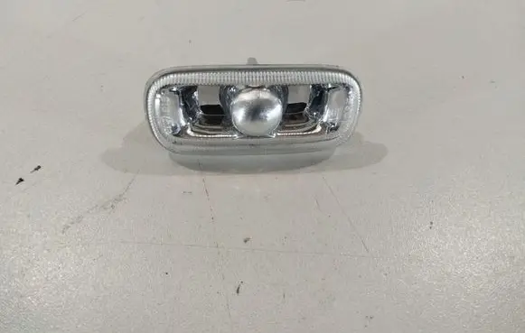 Audi A6 S6 C6 4F Front fender indicator light 8E0949127