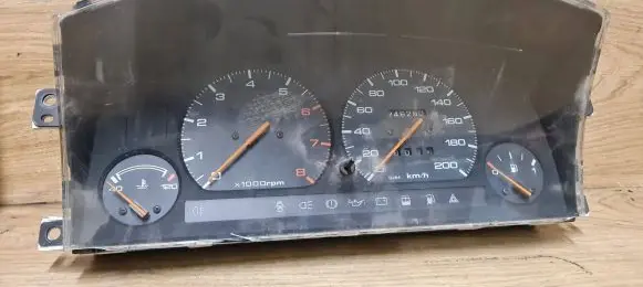Mazda 626 Speedometer (instrument cluster) GK89C
