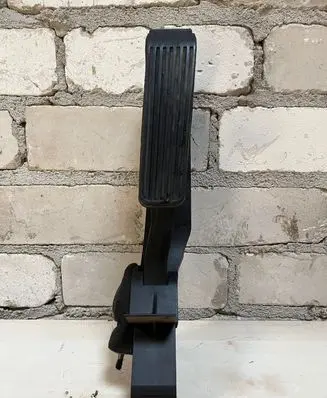 Mercedes-Benz E W211 Accelerator throttle pedal A2113000404