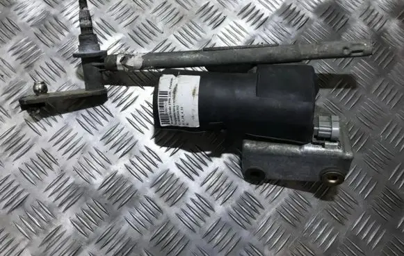 Renault Scenic I Wiper motor 0390241352
