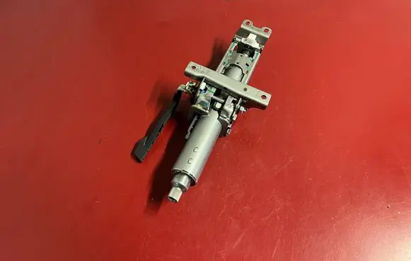 BMW X1 U11 Steering wheel axle 6891198 689119811