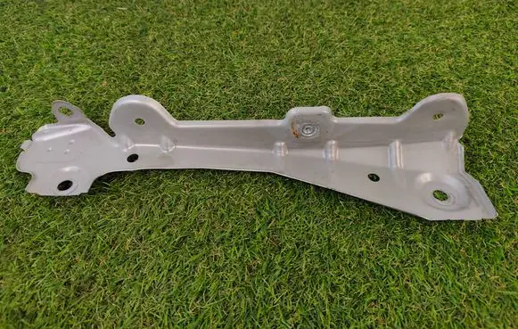 Mercedes-Benz GL X164 Fender mounting bracket 01420221