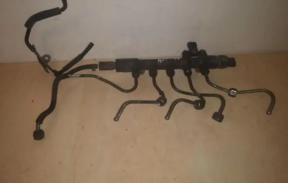 Volvo V70 Fuel distributor 