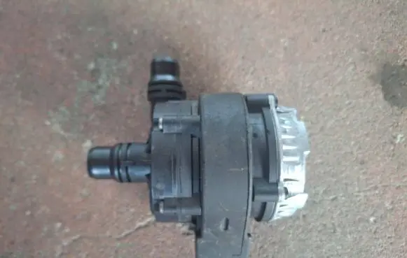 Peugeot 208 II Electric auxiliary coolant/water pump 9827567880 0392024023
