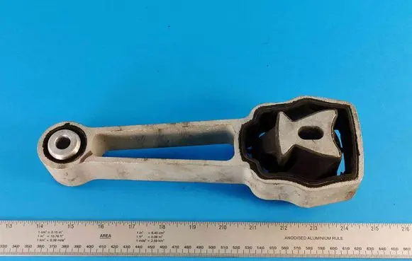 Volvo V70 Engine mount bracket 30793322