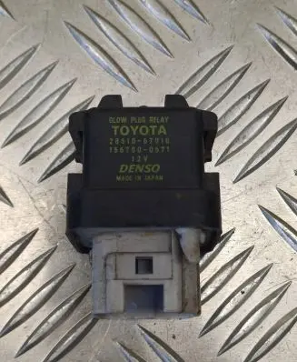 Toyota Avensis T270 Glow plug pre-heat relay 2861067010 1567000671