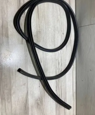 Rear door rubber seal (on body)