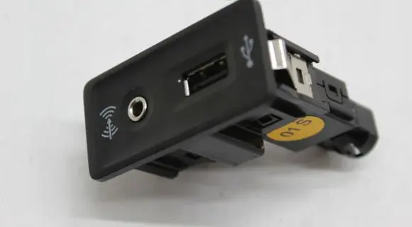 Volkswagen PASSAT B8 AUX in-socket connector 5G0035222H