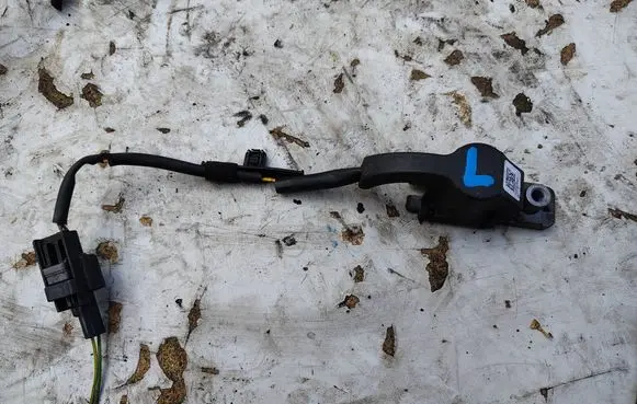Volvo V40 Airbag deployment crash/impact sensor P31305432