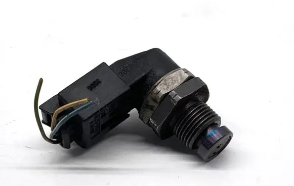 BMW 3 E90 E91 Fuel pressure sensor 0281002497