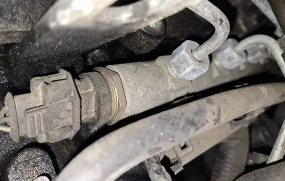 Chevrolet Captiva Fuel main line pipe 0445214106