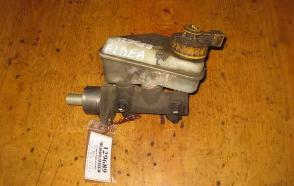 Fiat Albea Master brake cylinder