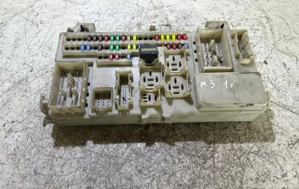 Mazda 3 I Fuse module BN8V66730B 00015330 519101026