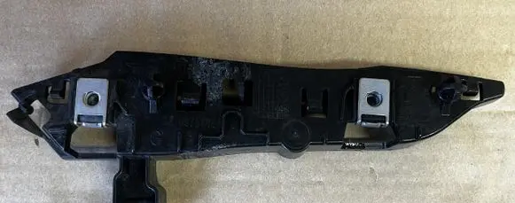 Peugeot 3008 II Front bumper mounting bracket 9810975480