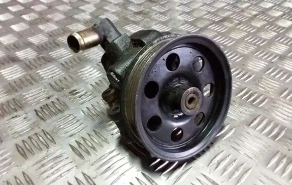 Ford Focus Power steering pump XS4E3A733AC