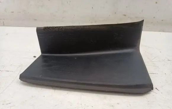 Land Rover Range Rover Sport L494 Rear light center trim bar blend DK6228660A