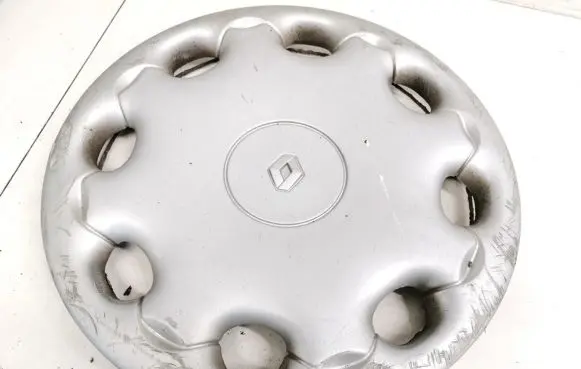 Renault Clio II R15 wheel hub/cap/trim 7700427890