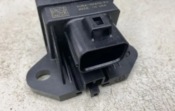 Ford C-MAX II Fuel pump relay AU5A9D370FA