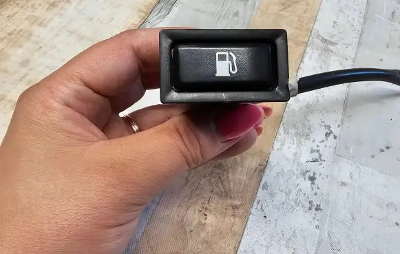 Toyota Avensis T250 Fuel tank opening switch 156795