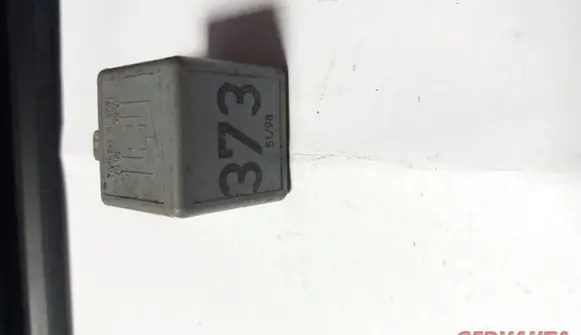 Volkswagen PASSAT B5 Other relay 8D0951253A