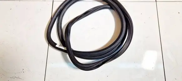 Skoda Octavia Mk2 (1Z) Rubber seal front coupe door 1z0867365d