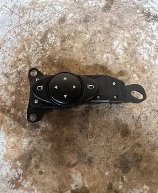 Mercedes-Benz E W211 Wing mirror switch 2118215379 03211025