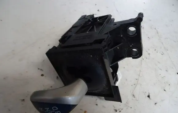 Toyota Auris E180 Gear shifter/selector 75C582RHD