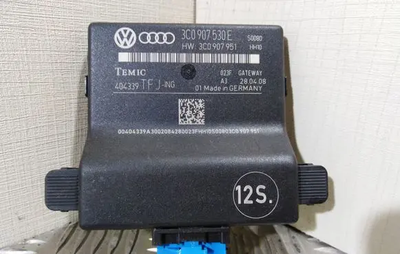 Volkswagen PASSAT B6 Gateway control module 3C0907530E