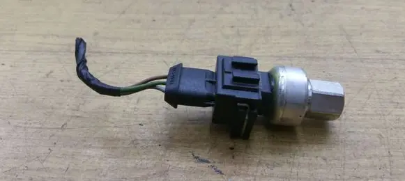 Volvo S60 Air conditioning (A/C) pressure sensor 31292004