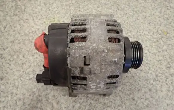 Nissan Almera N16 Generator/alternator