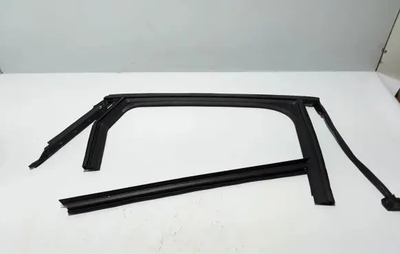 Renault Arkana Rubber seal rear door 823304696R
